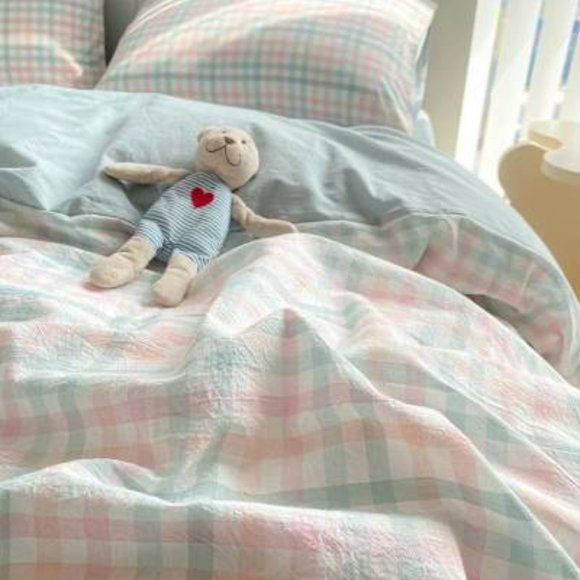 Premium Microfiber Bedding Set of Four - Picture 6 of 6